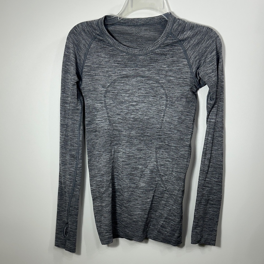 Lululemon Women’s Swiftly Tech gray long sleeve top size 4.